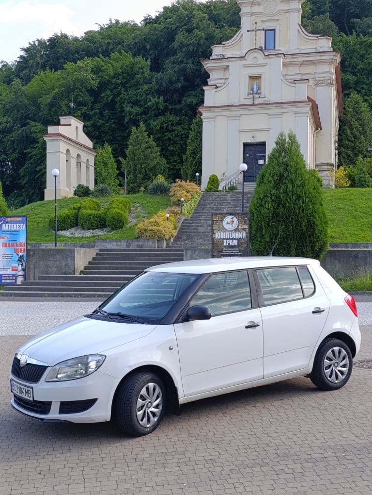 Автомобіль  шкода фабія