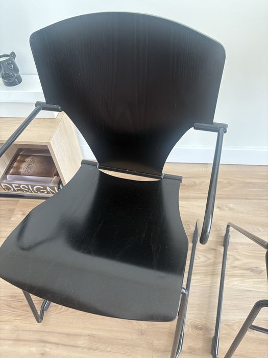 Conjunto de 4 cadeiras da coleção Egoa 300 projetadas por Josep Mora