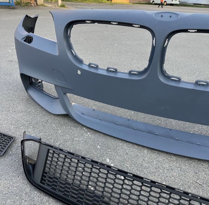 Передній М бампер BMW F10, F11 М пакет