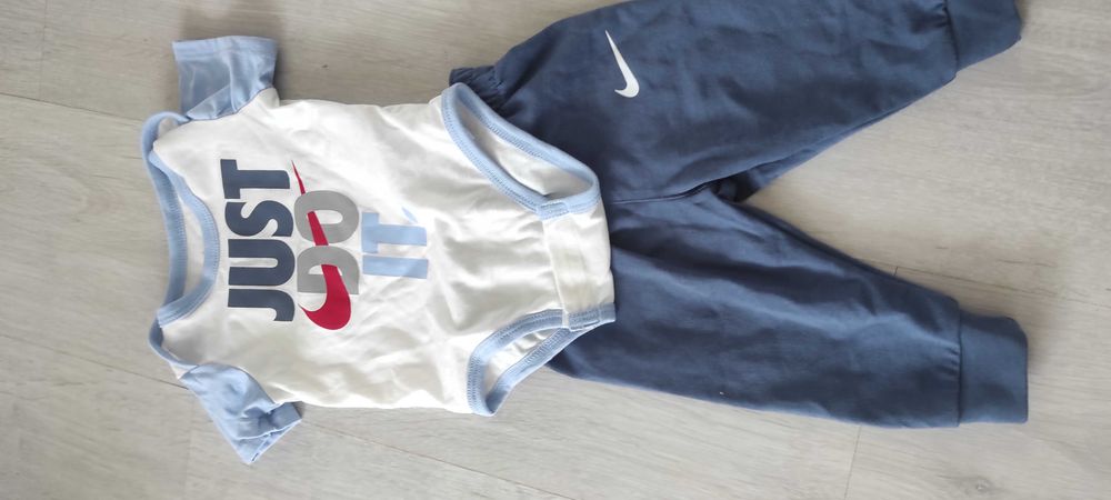 Nowy komplet Nike dla chłopca roz. 62-68