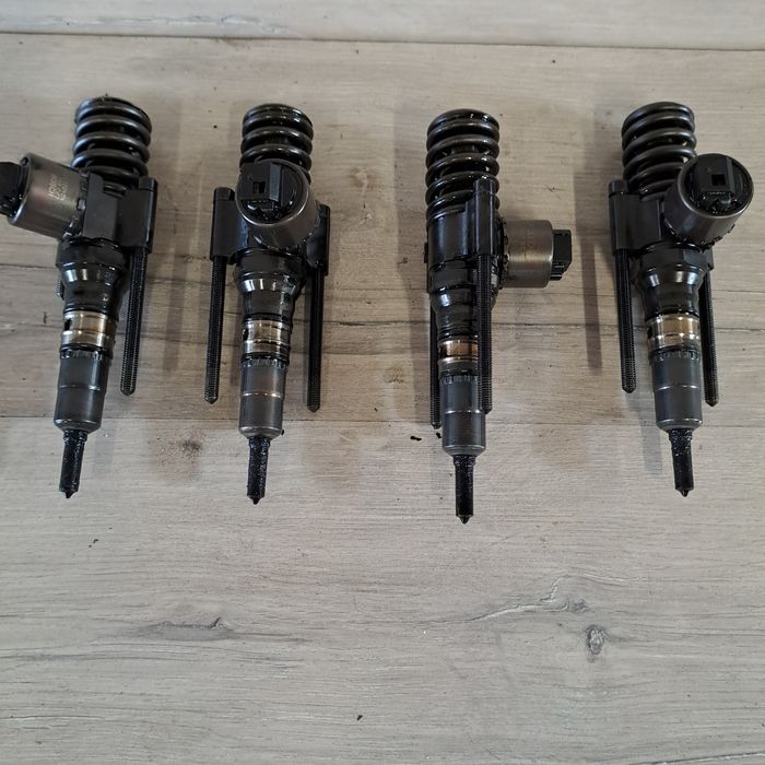 Pompowtrysk, pompowtryski 2.0 TDI Golf Octavia Touran BKD ,AZV