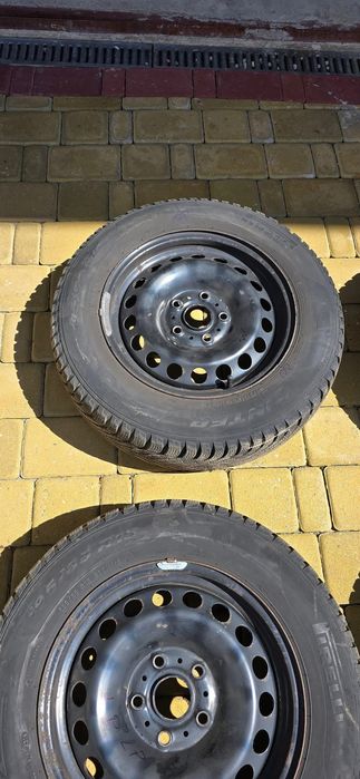 Felgi stalowe z oponami zimowymi