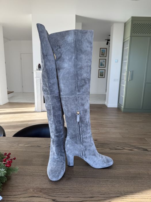 Chanel оригінал Італія сірі замшеві високі чоботи сапоги