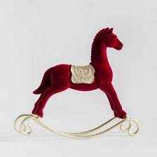 Bordowa figurka koń na złotych biegunach