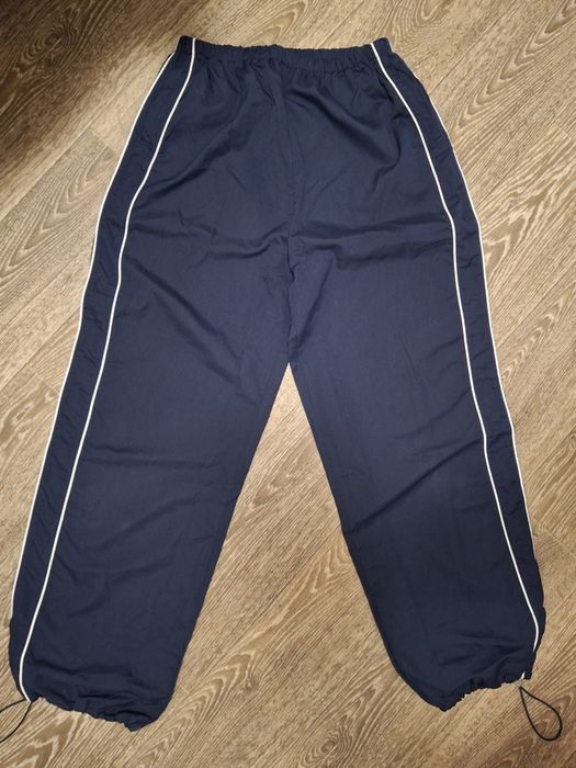 Жіночі високі темно-сині смугасті штани.

зі Шнурком - Легкі,