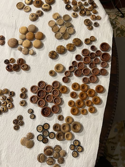 Botões vintage em madeira.
