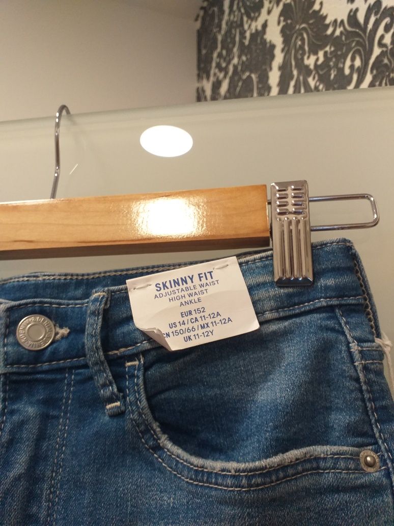 Nowe spodnie jeansy z dziurami, przetarciami H&M 152 cm