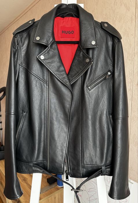 Продам кожаную куртку HUGO