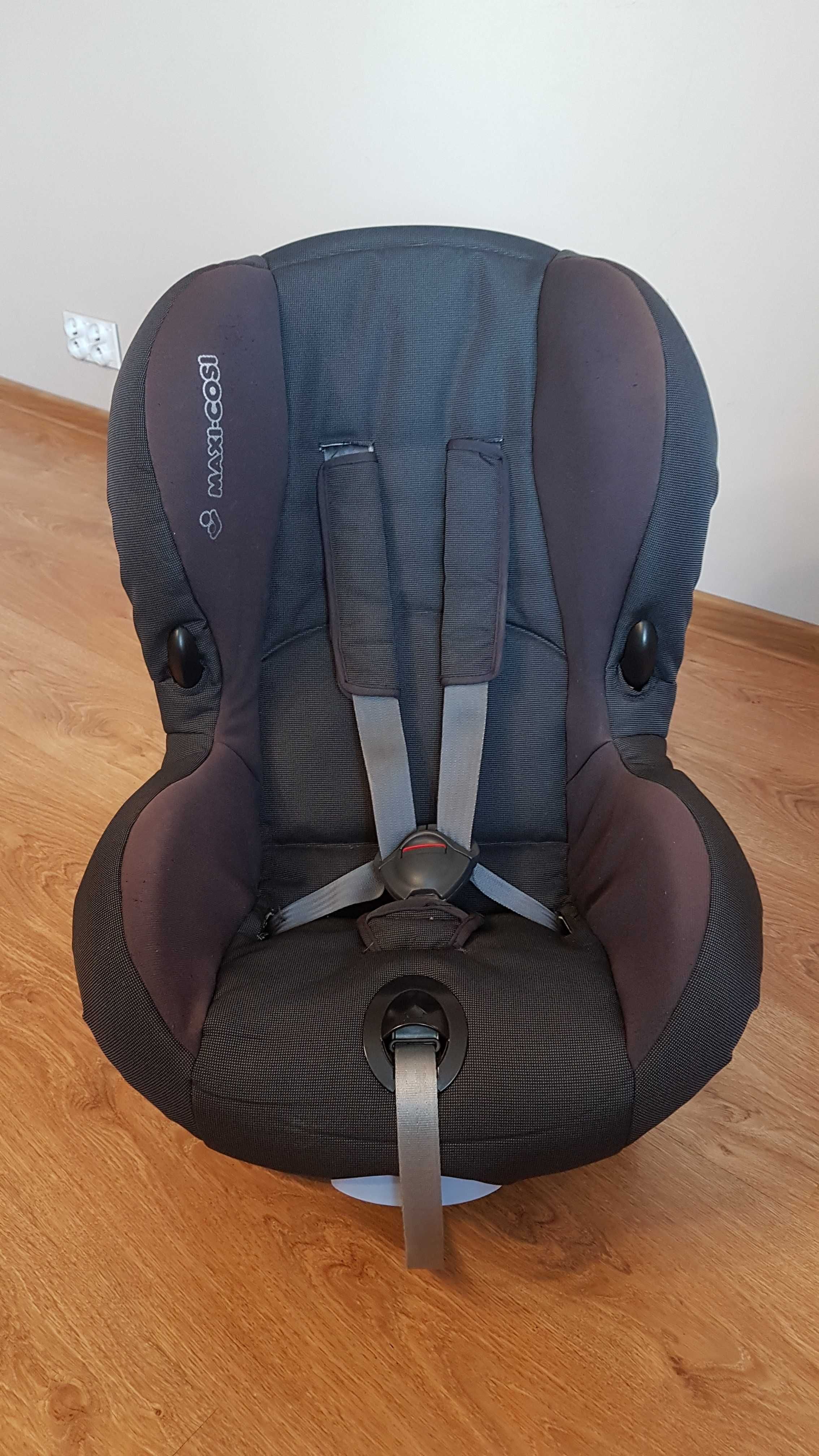 Dwa foteliki Maxi Cosi Priori 9-18kg