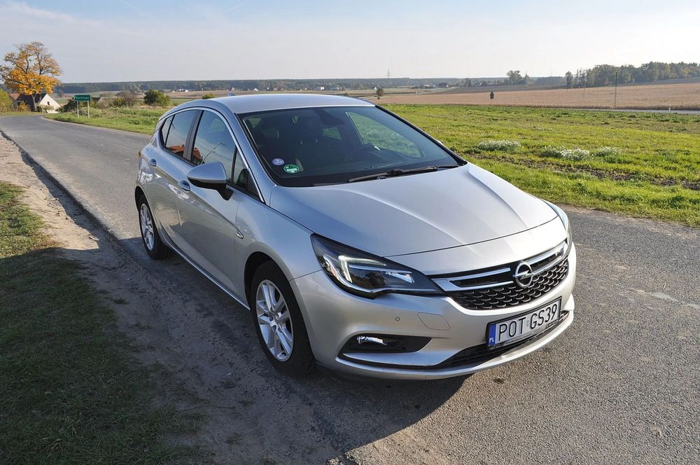 Opel Astra 105PS, Klimatronic, Tempomat, Navi, PDC, Serwis, Bezwypadek