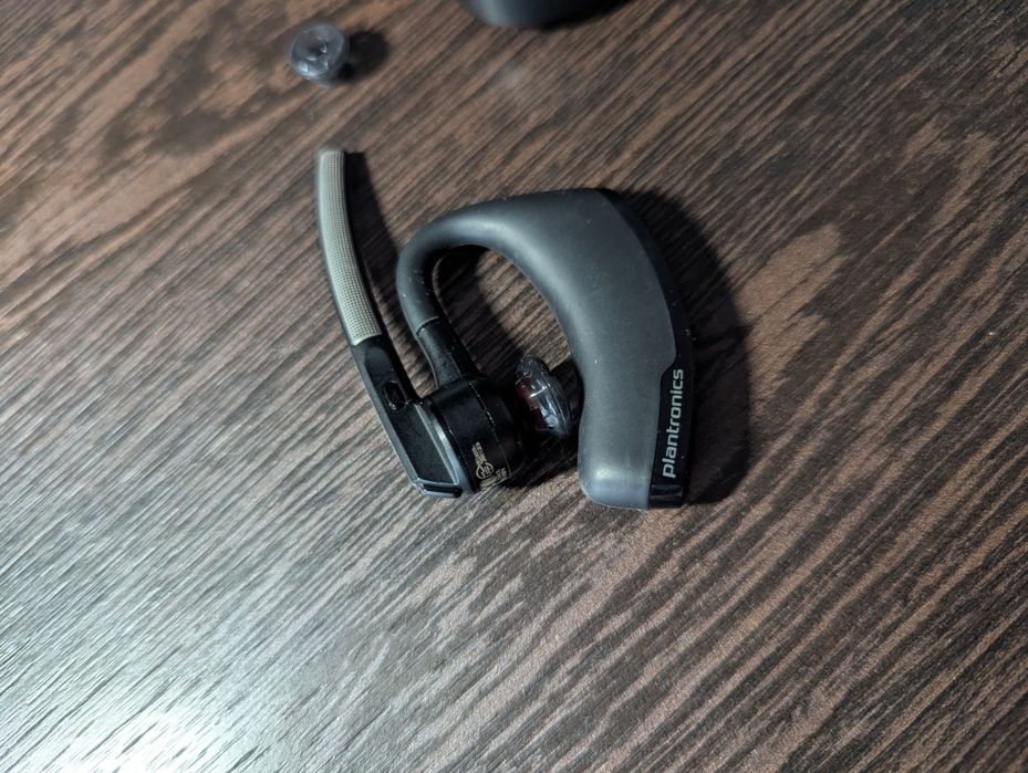 Гарнітура Platronics Voyager legend B235 UC