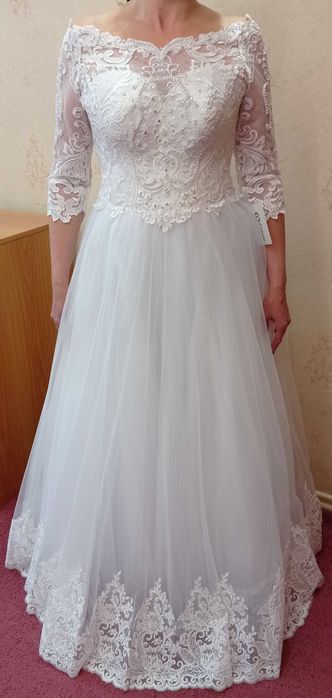 Біла весільна сукня з мереживом і кристалами розмір 48 50 52