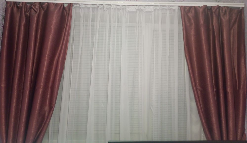 Штори на вікно по 1,5 метра кожна