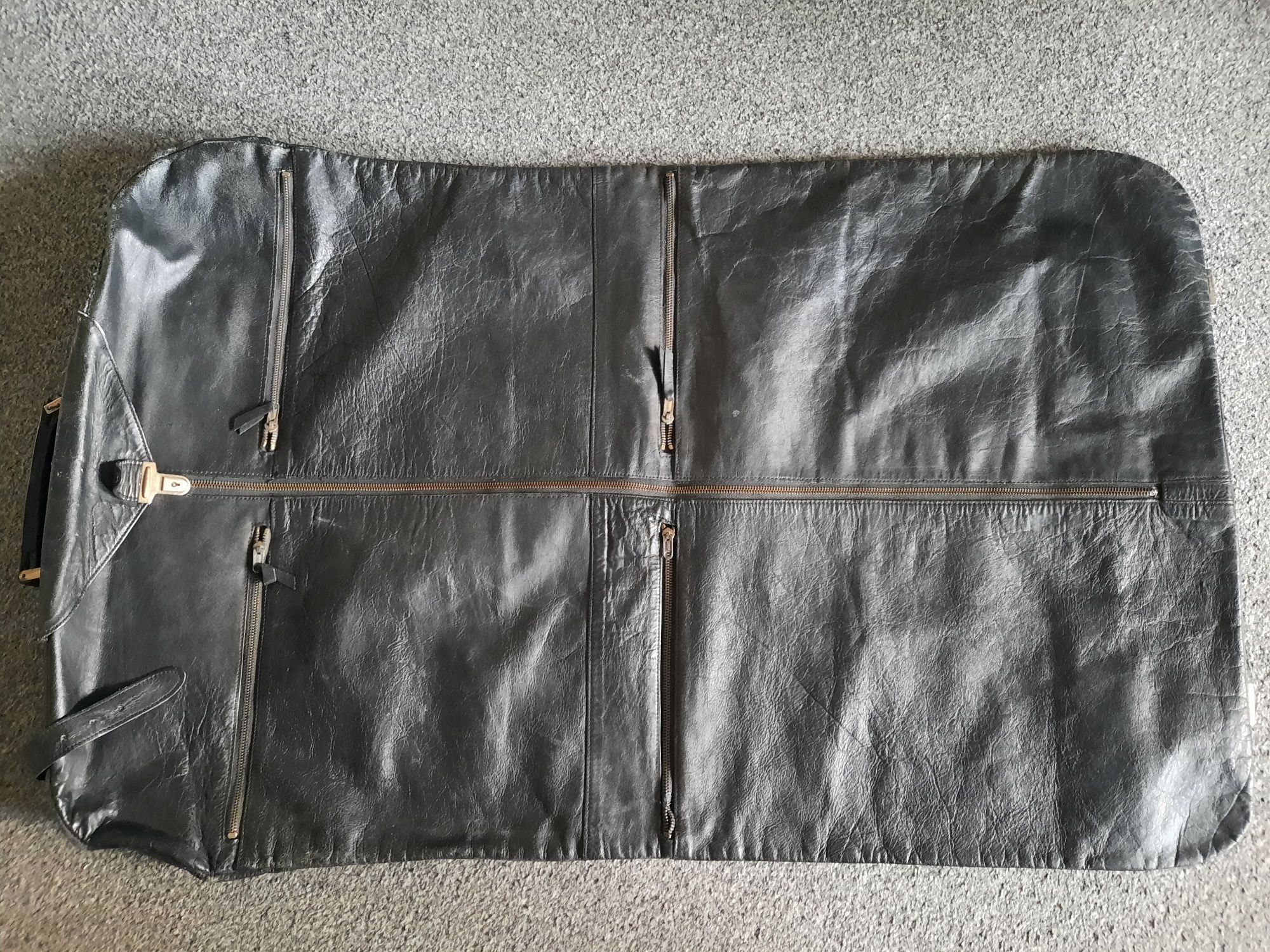 Pokrowiec skórzany na garnitur Genuine Leather, antyk