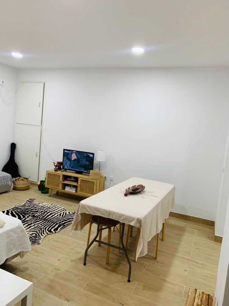Apartamento T1 com logradoro