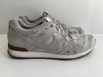 NIKE Venture Runner T44