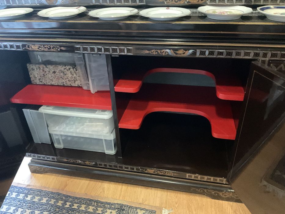 Vitrina cabine oriental lacado trabalhado 2 partes .1,98x2,00 cm