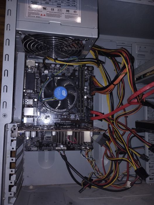 Компютер: i3-6100 / 16 ГБ DDR3 / Radeon 1 ГБ / Gigabyte GA-H110M-DS2