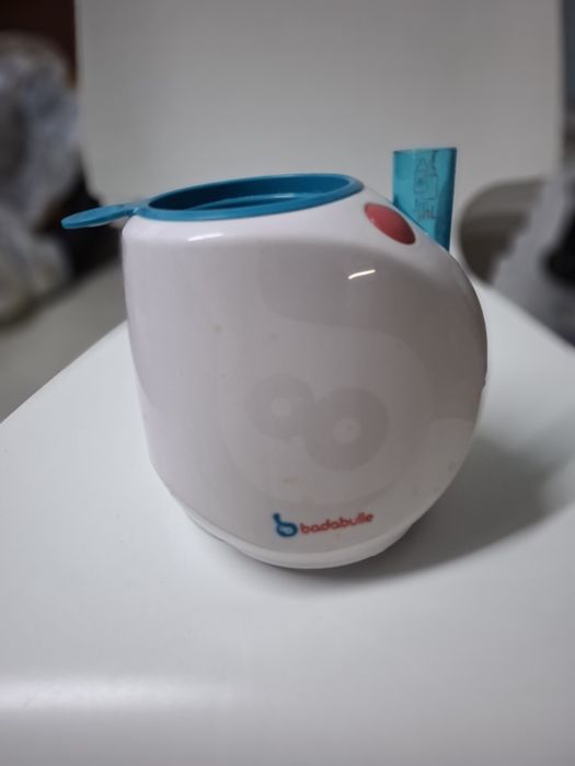 Aquecedor de biberão e outro copos