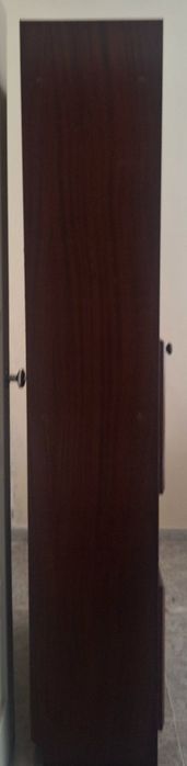 Móvel vertical castanho