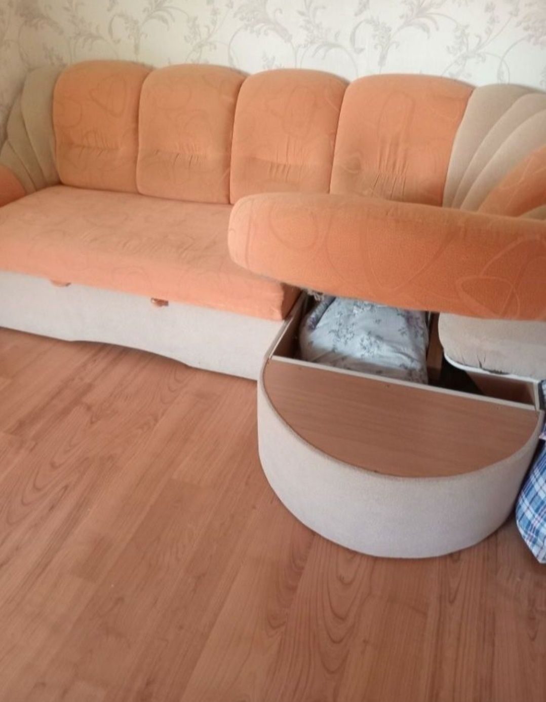 Продам детскую стенку  и диван за 11 000 грн