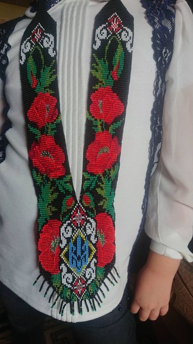 Гердан з маками та гербом України