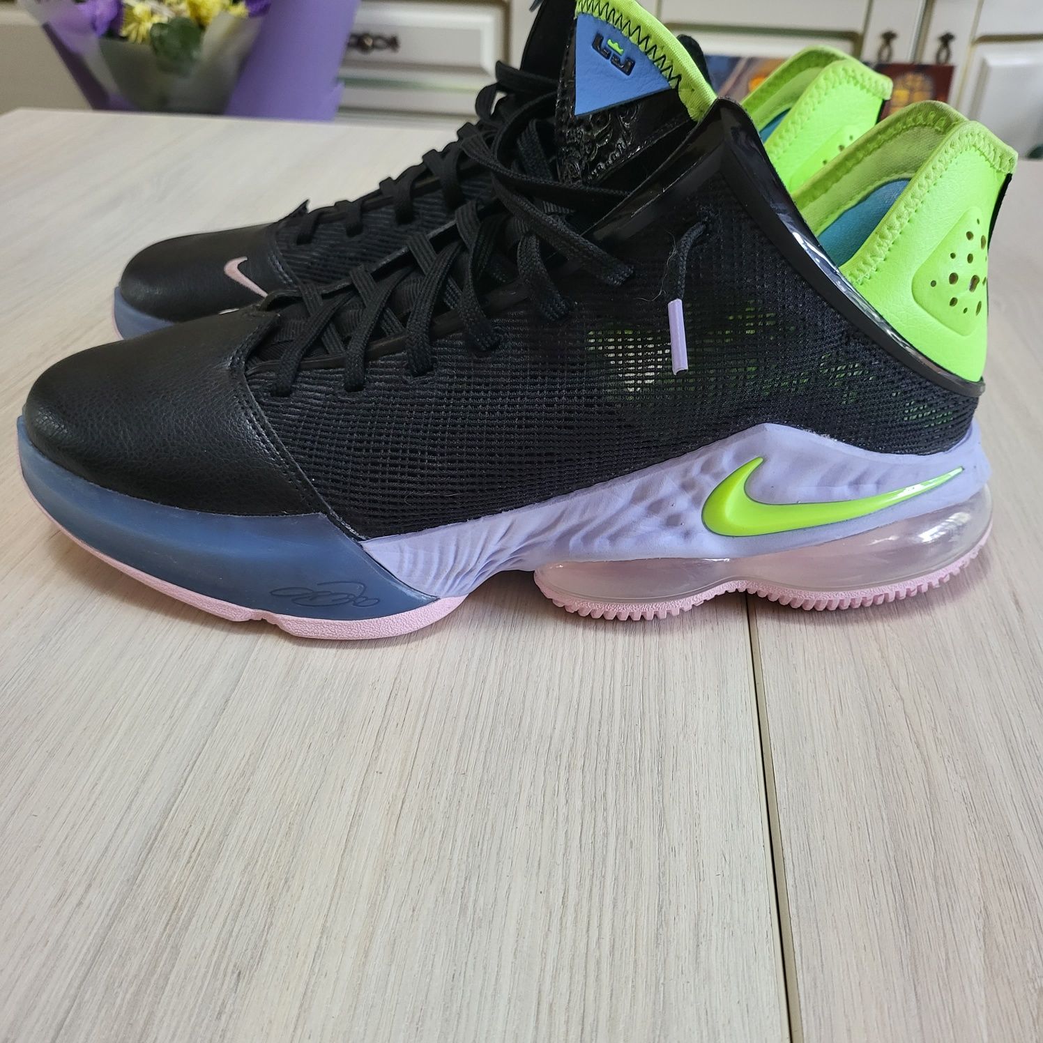 Баскетбольні кросівки Nike Lebron XIX 19 low