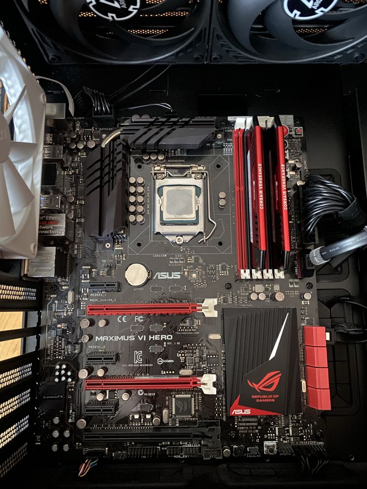 i7-4770K + ASUS Maximus VI Hero + 16GB DDR3 2400 MHz