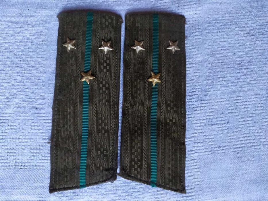 Военные погоны разные