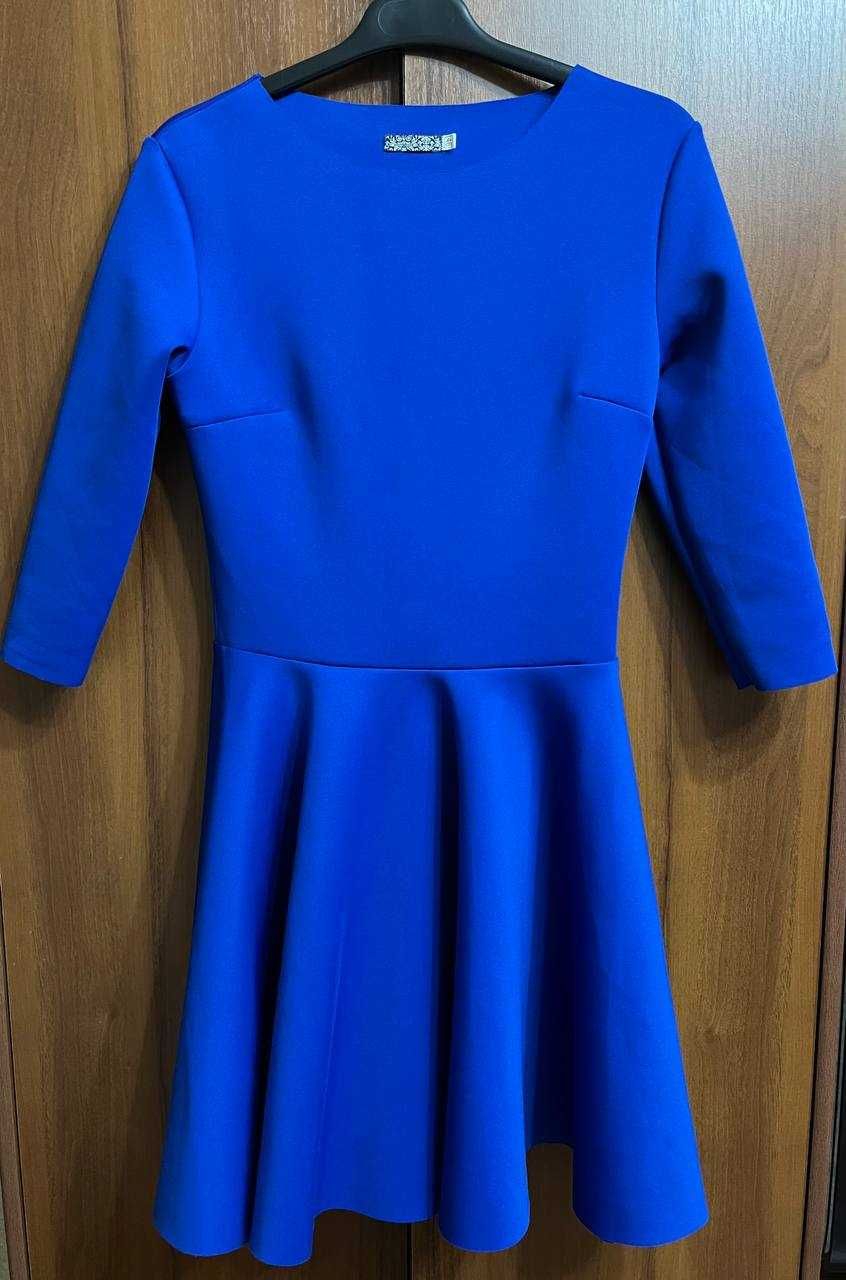 Стильна сукня синього кольору