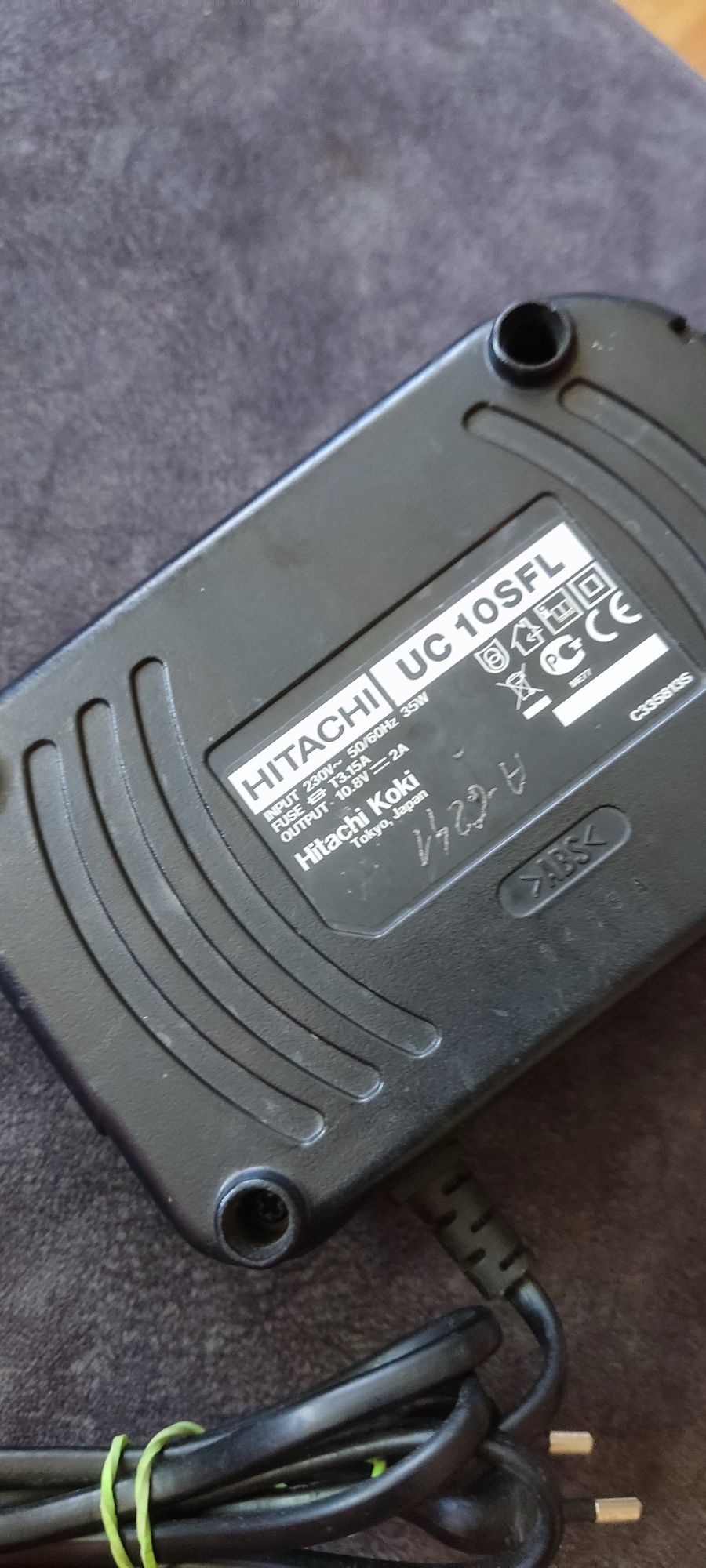 Ładowarka hitachi UC 10SFL 10.8V 2A