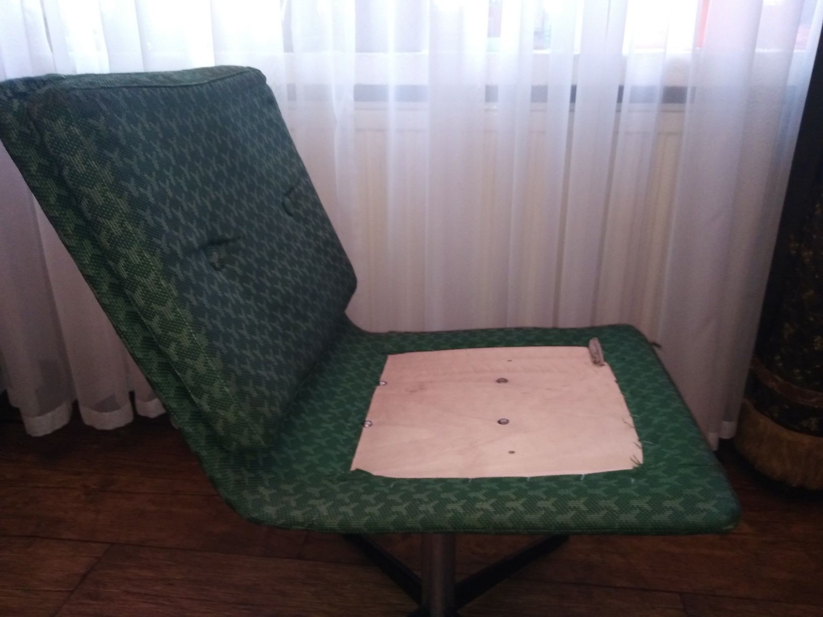 PRL stare krzeslo obrotowe fotel A-72222 Radomsko Banek