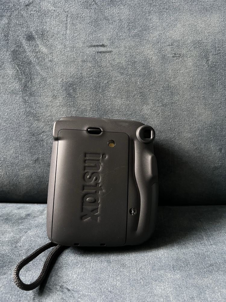 Камера миттєвого друку Fujifilm Instax Mini 11 CHARCOAL GRAY