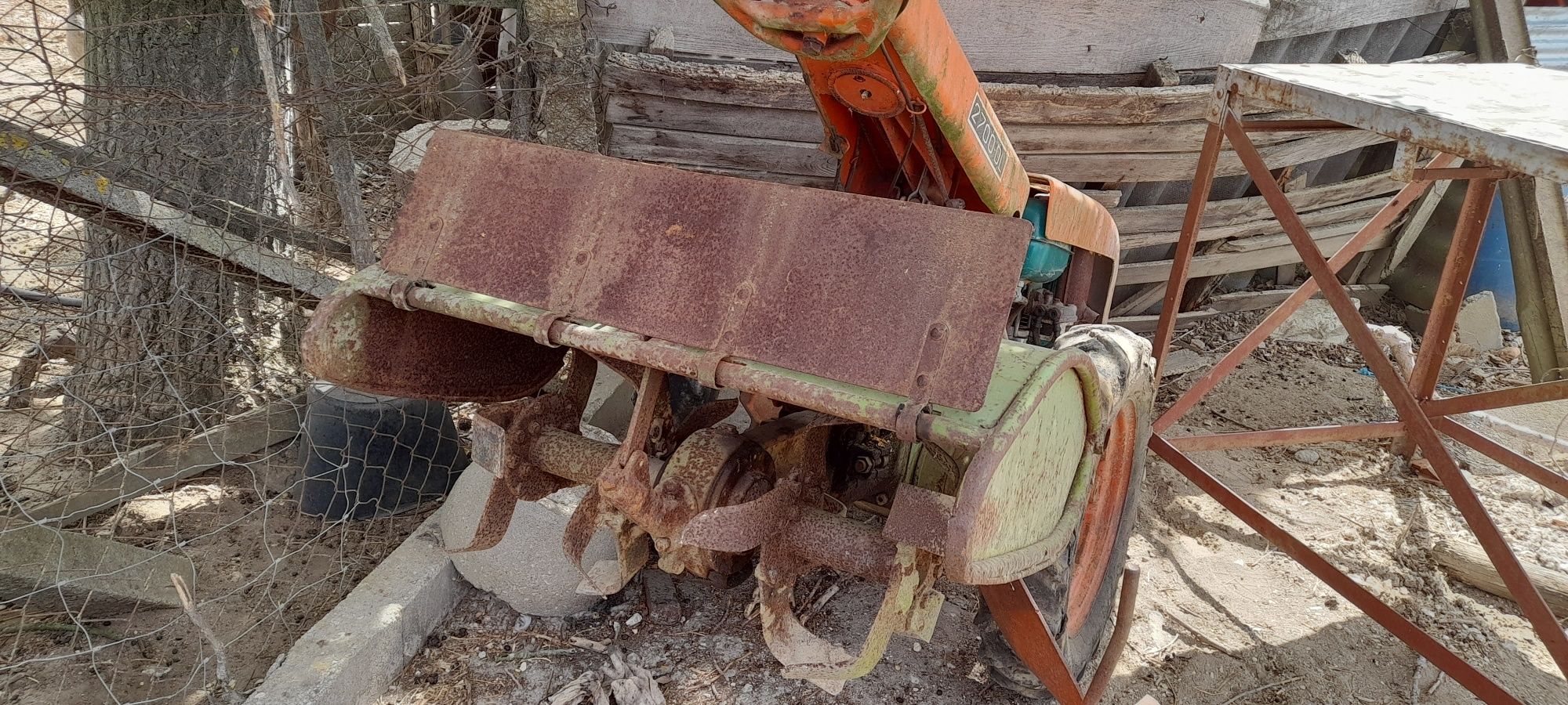 Motocultivador com frese e charrua 18 cv