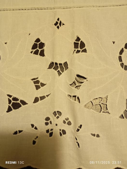 Toalha quadrada bordada