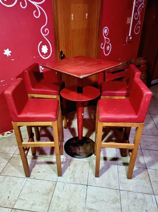 Conjunto Mesa e Cadeiras de Bar