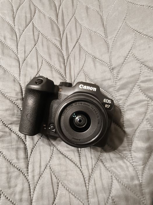 Canon R7 + Objectiva