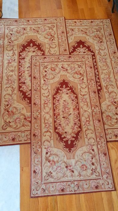 Tapetes tons ferrugem, rosa e beige