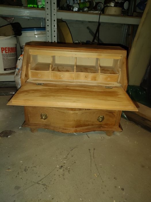 Drewniany sekretarzyk