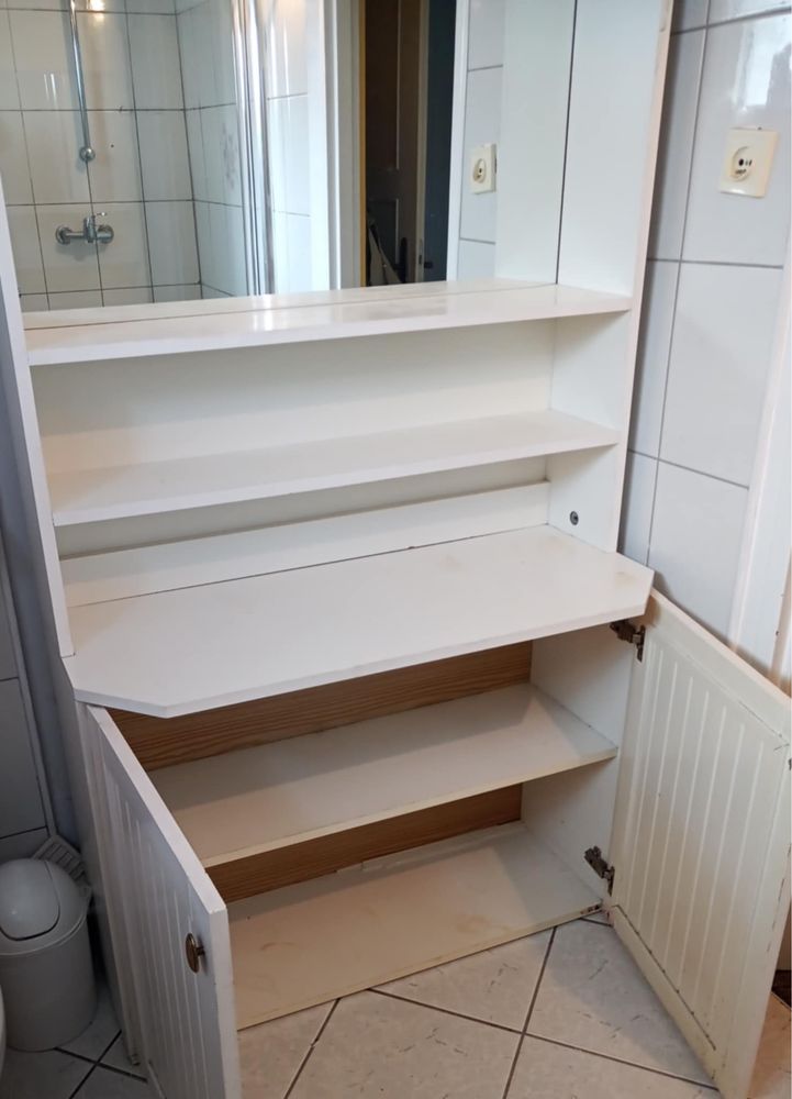 Szafka łazienkowa z lustrem