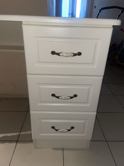 Письмовий стіл в стилі прованс