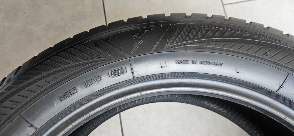 Opony wielosezonowe Goodyear Vector 4Seasons  235/55 R19