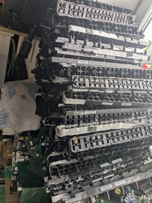 Холдери на батарейки 18650 віддам безкоштовно