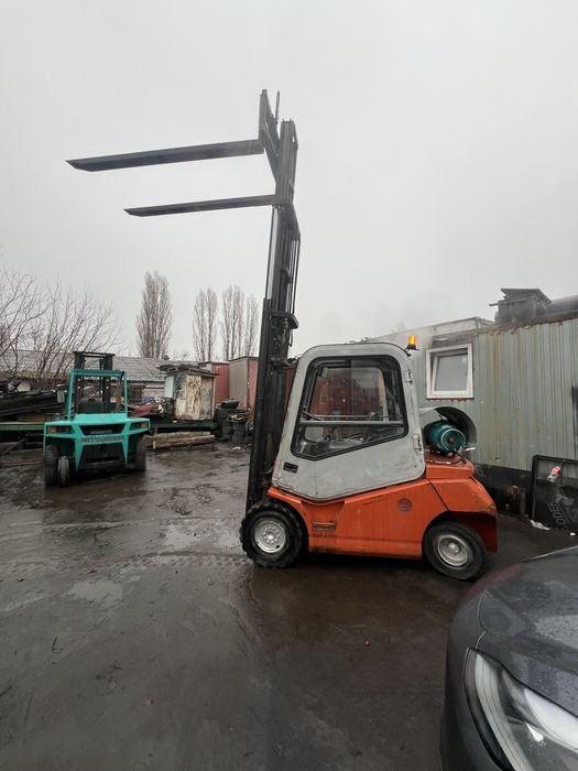 Навантажувач Тойота.  35