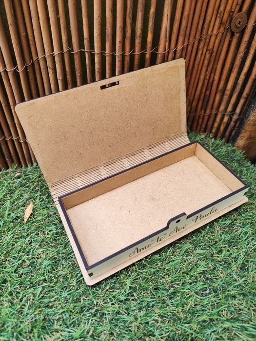 Caixa c/ tampa articulada personalizada!
16x7.5cm
Desde 14.90€
Vá