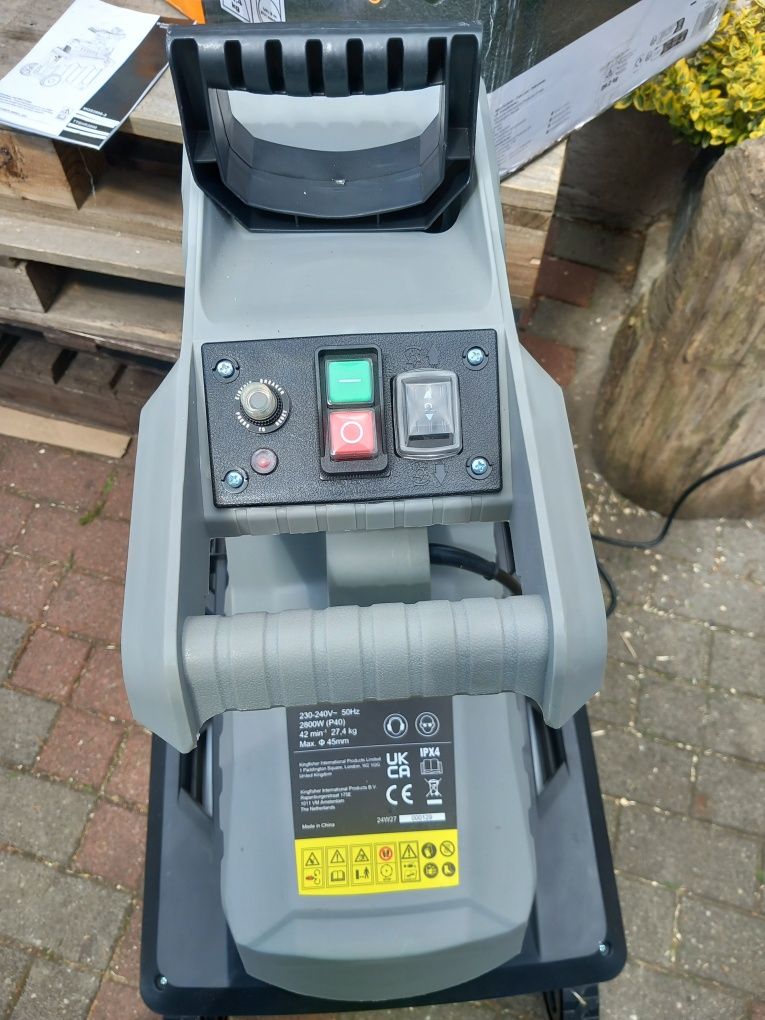 Rozdrabniacz do gałęzi TITAN  2800W