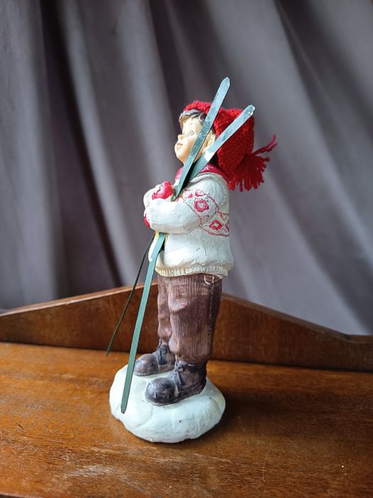 Figurka świąteczna chłopiec