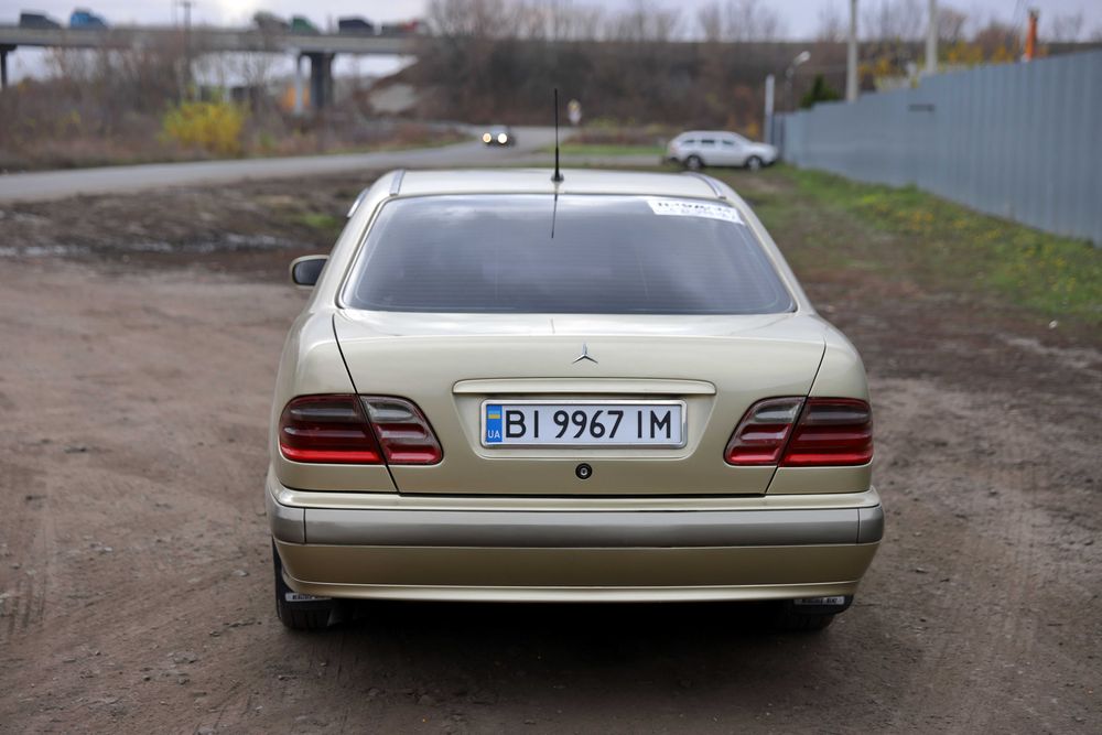 Мерседес 210  2002р' в