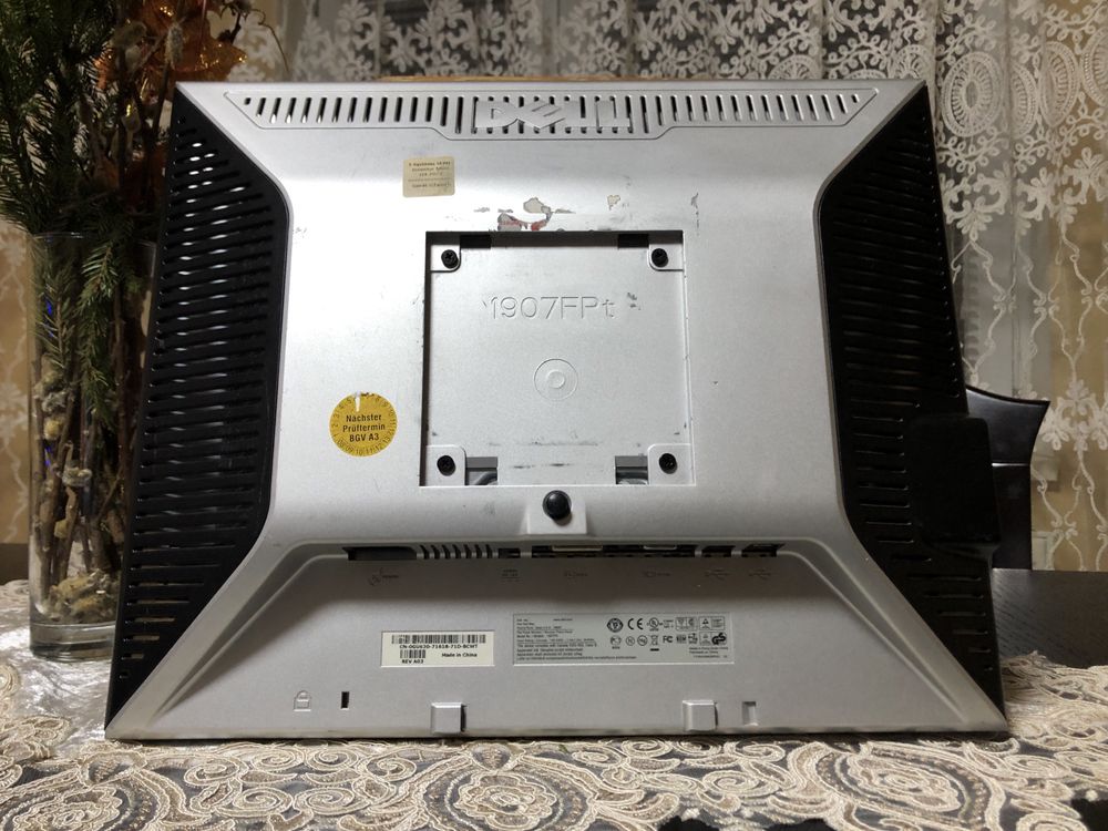 Монітор 19” DELL 1907FPt