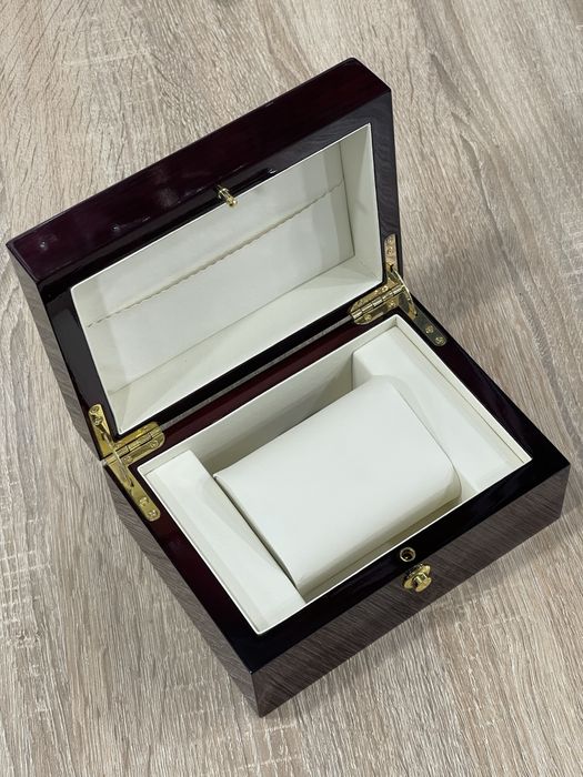 Коробка , шкатулка , бокс для часов